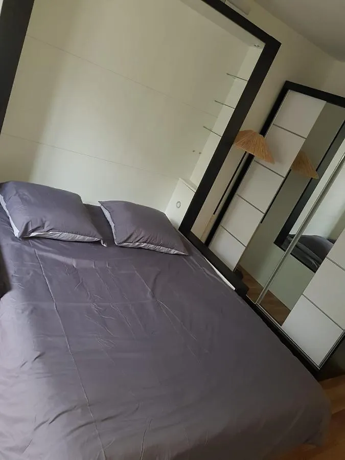 Apartment Ferienwohnung Paris Auriol Frankreich